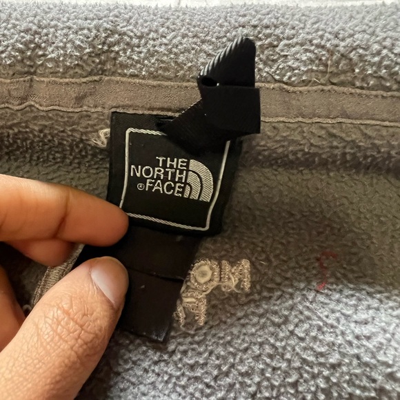 grey north face jacket - Picture 2 of 3